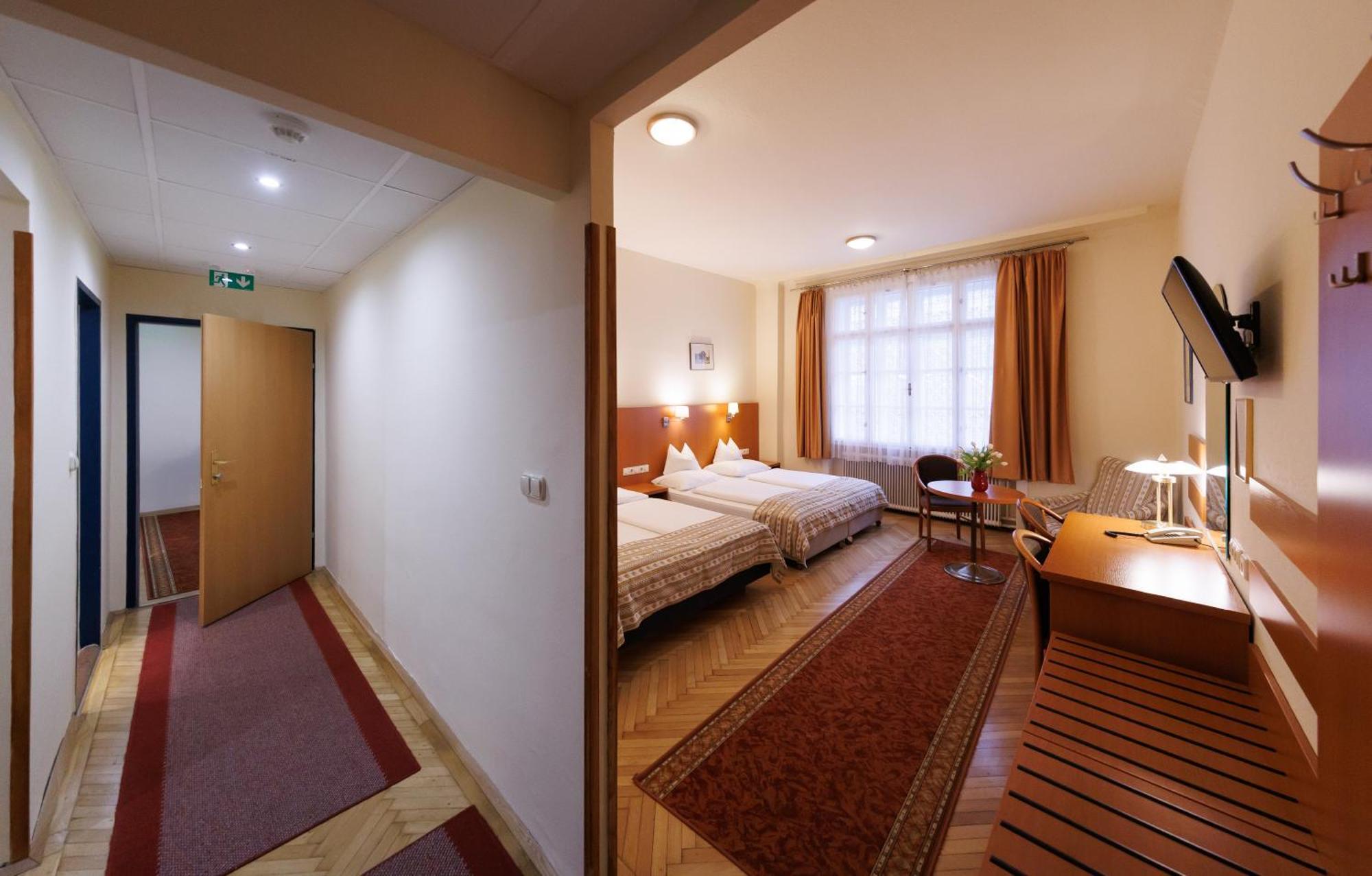 Family Room,1649875878:JPEG