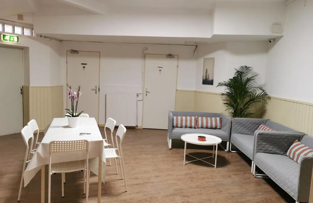 7Brunnen Hostel Beds & Rooms-1