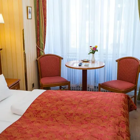 Pension Opera Suites I Self Check In I Ac In All Rooms-2
